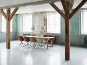 Normann Copenhagen Sitzgelegenheiten-Hyg Stuhl, drehbar, Aluminium – Schwarzes Leder Ultra