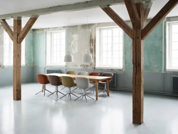 Normann Copenhagen Sitzgelegenheiten-Hyg Stuhl, drehbar, Aluminium – Schwarzes Leder Ultra
