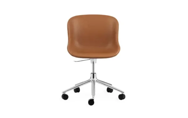 Normann Copenhagen Sitzgelegenheiten-Hyg Stuhl mit 5 Rollen, drehb., Aluminium – Brandy Leder Ultra
