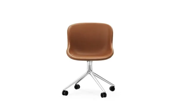 Normann Copenhagen Sitzgelegenheiten-Hyg Stuhl mit 4 Rollen, drehb., Aluminium – Brandy Leder Ultra