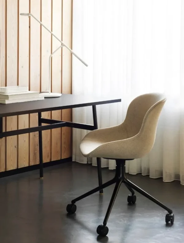 FDB Mu00f8bler Sitzgelegenheiten-Normann Copenhagen Hyg Stuhl mit 4 Rollen, drehbar, Aluminium – Synergy 16