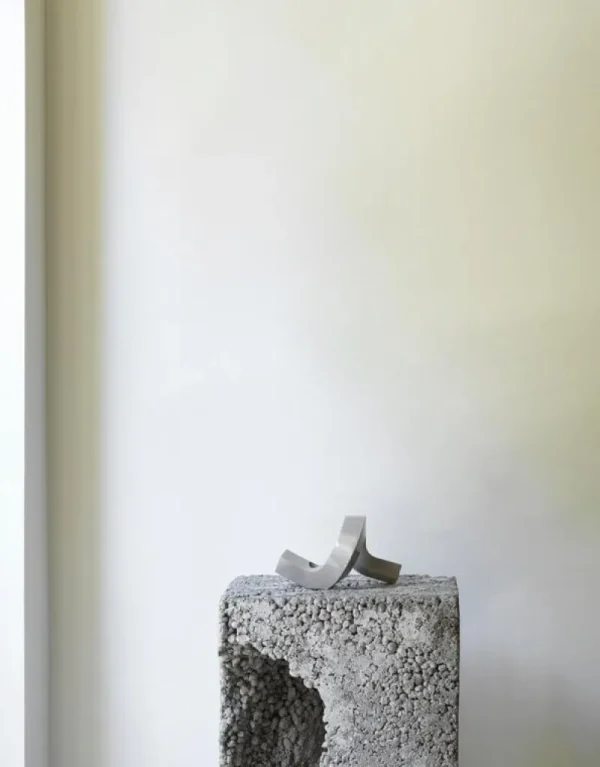 Skultuna Kerzen Und Kerzenhalter-Normann Copenhagen Kerzenhalter Crooked One, warmes grau