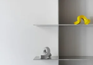 Skultuna Kerzen Und Kerzenhalter-Normann Copenhagen Kerzenhalter Crooked One, warmes grau