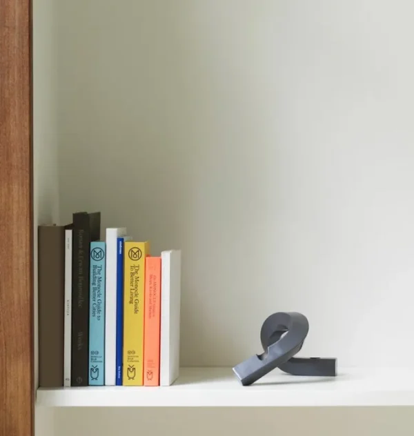 Nedre Foss Kerzen Und Kerzenhalter-Normann Copenhagen Kerzenhalter Crooked Two, grau