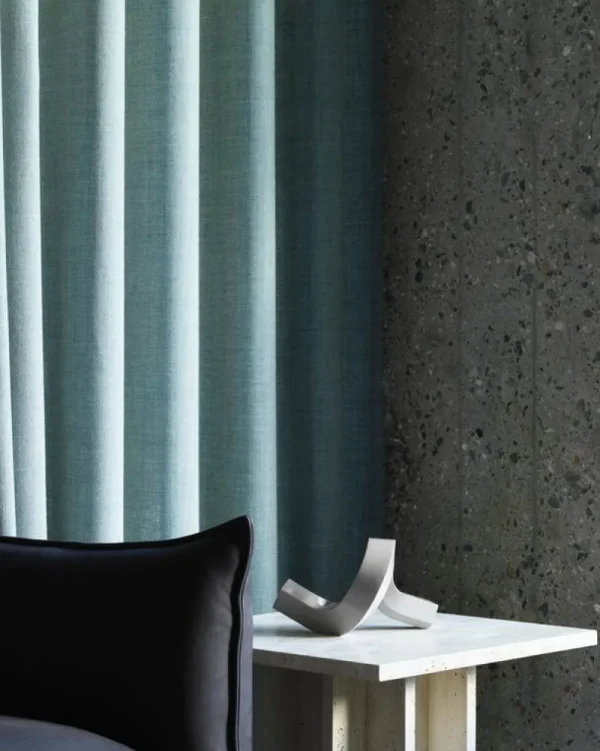 Skultuna Kerzen Und Kerzenhalter-Normann Copenhagen Kerzenhalter Crooked One, warmes grau