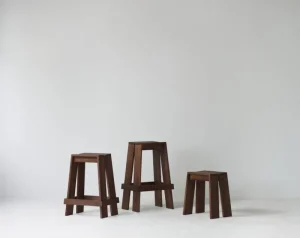 Muuto Sitzgelegenheiten-Normann Copenhagen Let Hocker, braun gebeizte Esche