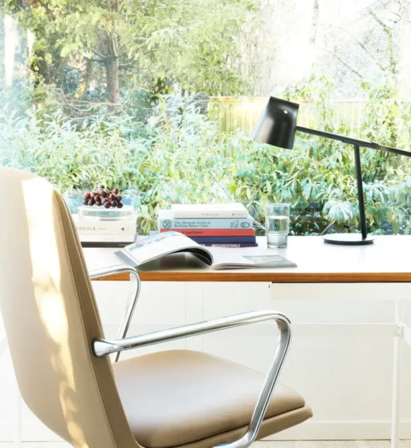 Normann Copenhagen Bürostühle | Sitzgelegenheiten^Off Stuhl mit 5 Rollen, Armlehnen, Alu. - schwarzes Leder Ultra