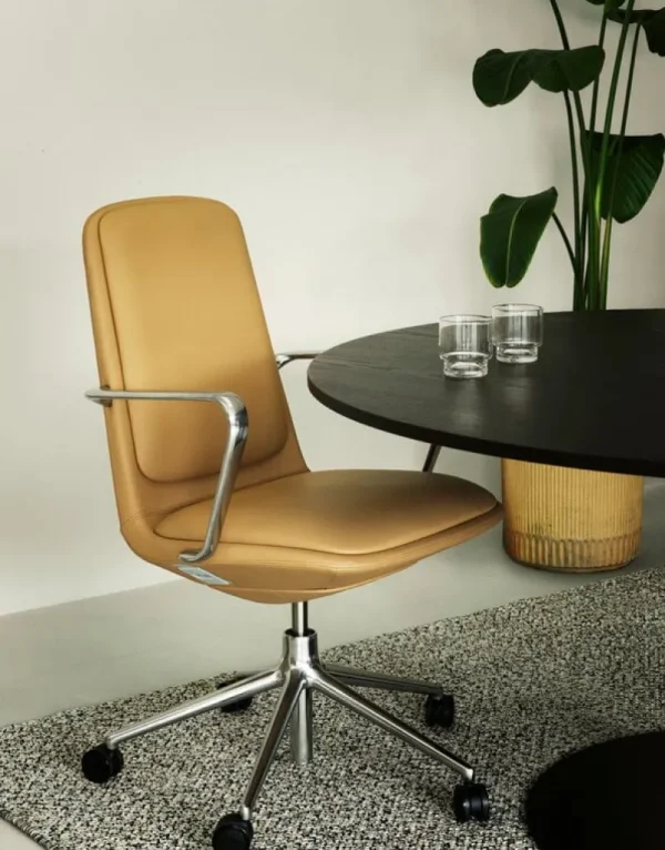 Normann Copenhagen Bürostühle | Sitzgelegenheiten^Off Stuhl mit 5 Rollen, Armlehnen, Alu. - schwarzes Leder Ultra