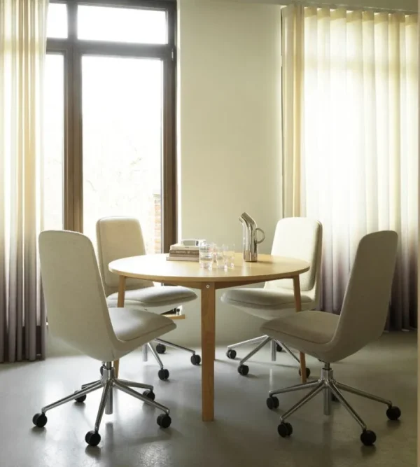 Normann Copenhagen Bürostühle | Sitzgelegenheiten^Off Stuhl mit 5 Rollen, Armlehnen, Alu. - schwarzes Leder Ultra