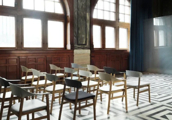 Normann Copenhagen Sitzgelegenheiten-Stuhl Herit, Eiche geräuchert – schwarz