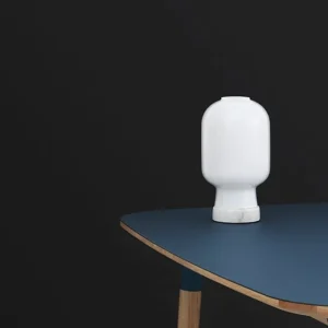 Petite Friture Tischlampen-Normann Copenhagen Tischleuchte Amp, weiß