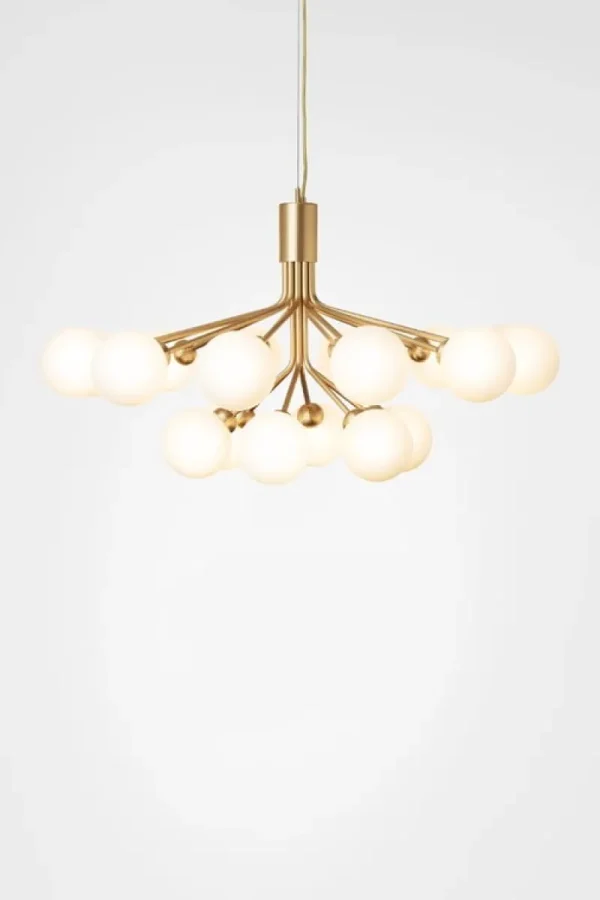 Normann Copenhagen Deckenleuchten-Nuura Apiales 18 Pendelleuchte, gebürstetes Messing/opalweiß