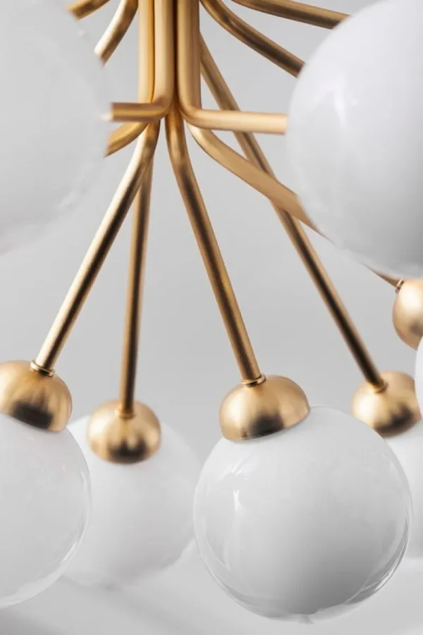 Normann Copenhagen Deckenleuchten-Nuura Apiales 18 Pendelleuchte, gebürstetes Messing/opalweiß