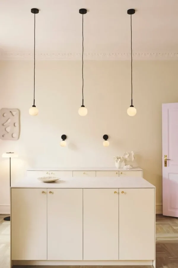 Tom Dixon Wandleuchten-Nuura Apiales Wandleuchte, Satinschwarz - Opalweiß
