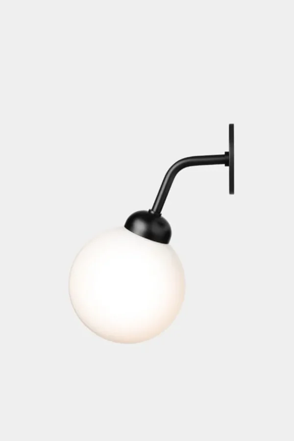 Tom Dixon Wandleuchten-Nuura Apiales Wandleuchte, festverdrahtet, Satinschwarz – Opalweiß