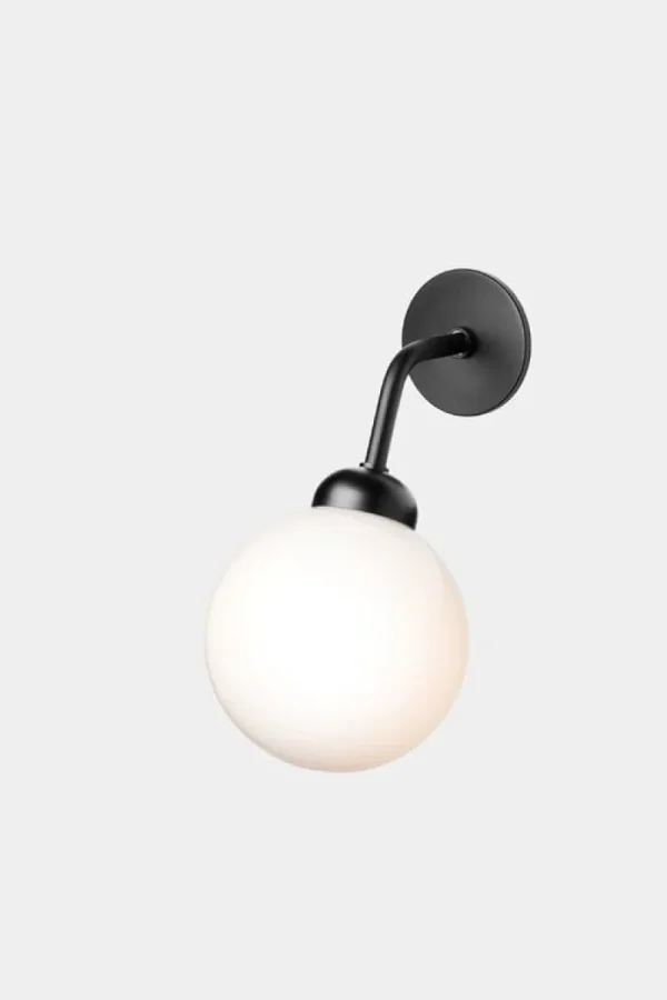 Tom Dixon Wandleuchten-Nuura Apiales Wandleuchte, festverdrahtet, Satinschwarz – Opalweiß
