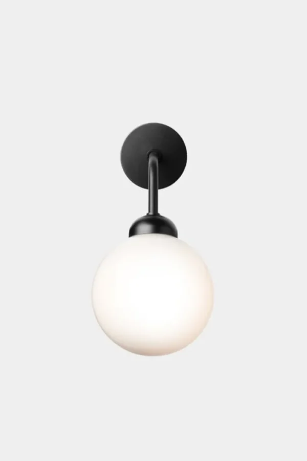Tom Dixon Wandleuchten-Nuura Apiales Wandleuchte, festverdrahtet, Satinschwarz – Opalweiß
