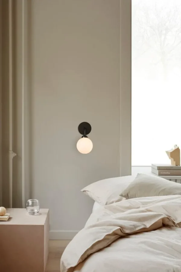 Tom Dixon Wandleuchten-Nuura Apiales Wandleuchte, Satinschwarz - Opalweiß