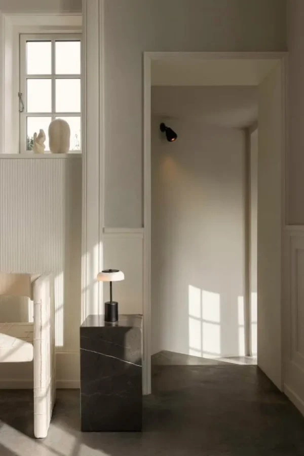Flos Tischlampen | Tragbare Lampen-Nuura Blossi Mini tragbare Tischleuchte, schwarz - Opal