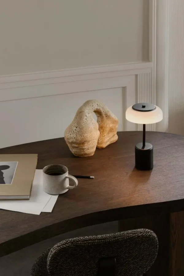 Flos Tischlampen | Tragbare Lampen-Nuura Blossi Mini tragbare Tischleuchte, schwarz - Opal