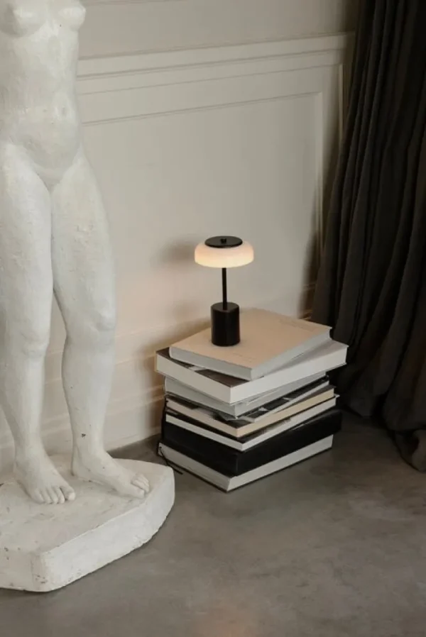 Flos Tischlampen | Tragbare Lampen-Nuura Blossi Mini tragbare Tischleuchte, schwarz - Opal
