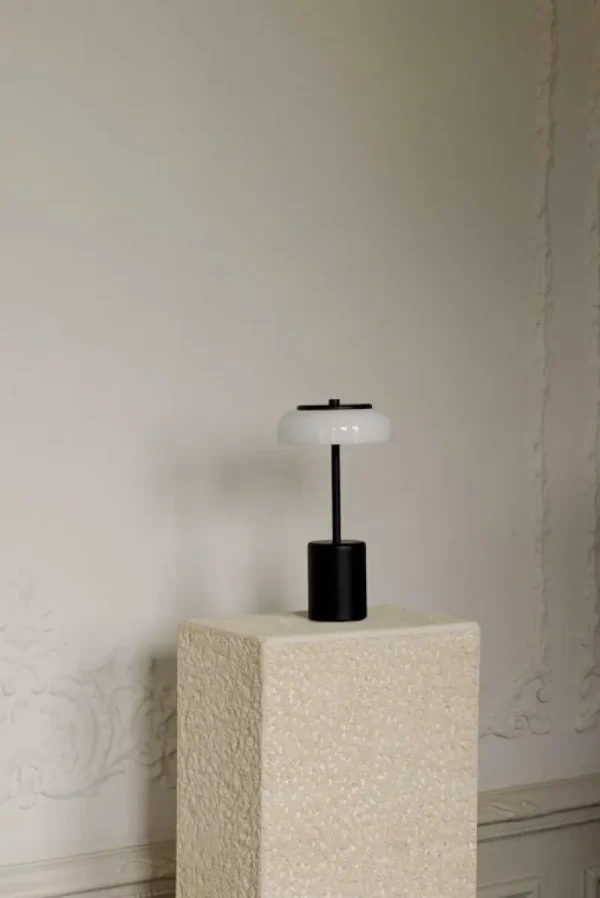 Flos Tischlampen | Tragbare Lampen-Nuura Blossi Mini tragbare Tischleuchte, schwarz - Opal