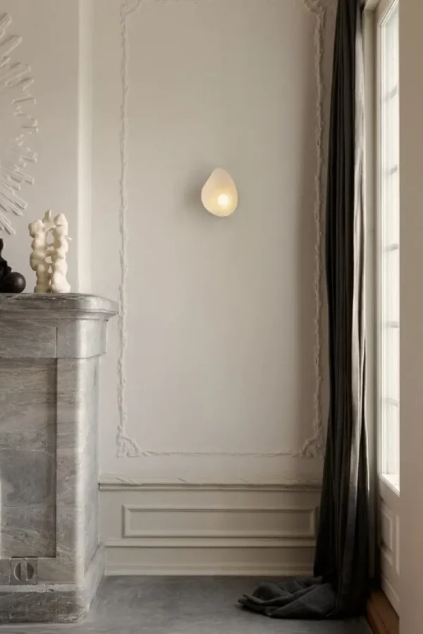 valerie_objects Wandleuchten-Nuura Florii 1 Wandleuchte, dunkles Bronze - weiß
