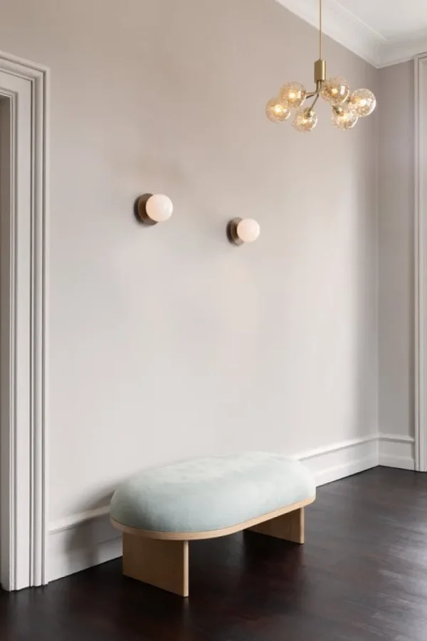 Nuura Wandleuchten | Deckenleuchten-Liila 1 Wand-/Deckenleuchte, mittelgroß, Dunkelbronze - Opalweiß