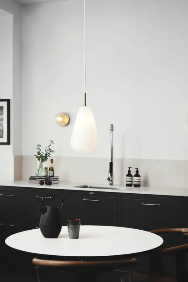 Pilke Lights Deckenleuchten-Nuura Pendelleuchte Anoli 1, mittel, Opalglas