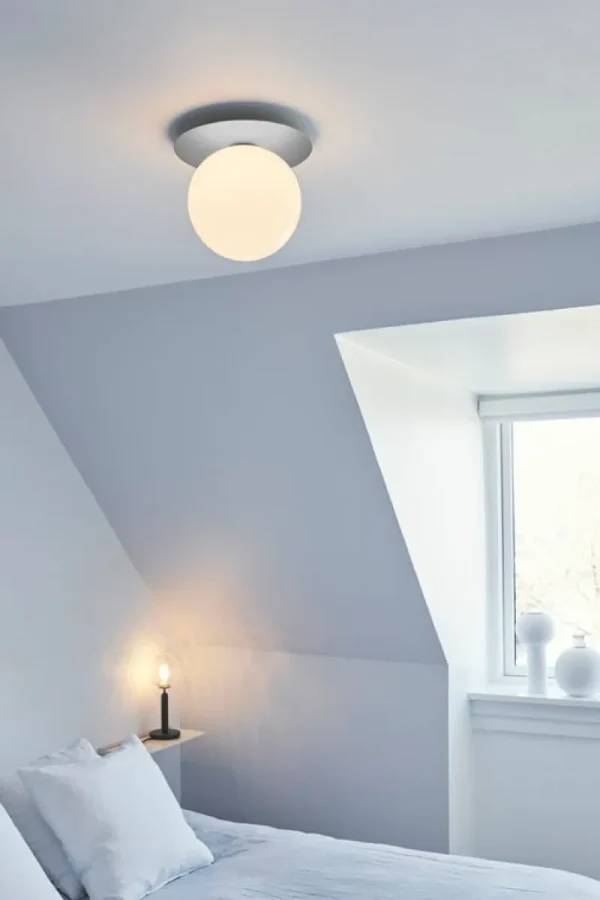 Nuura Wandleuchten | Deckenleuchten-Wand-/Deckenleuchte Liila 1, groß, silberfarben – Opalglas