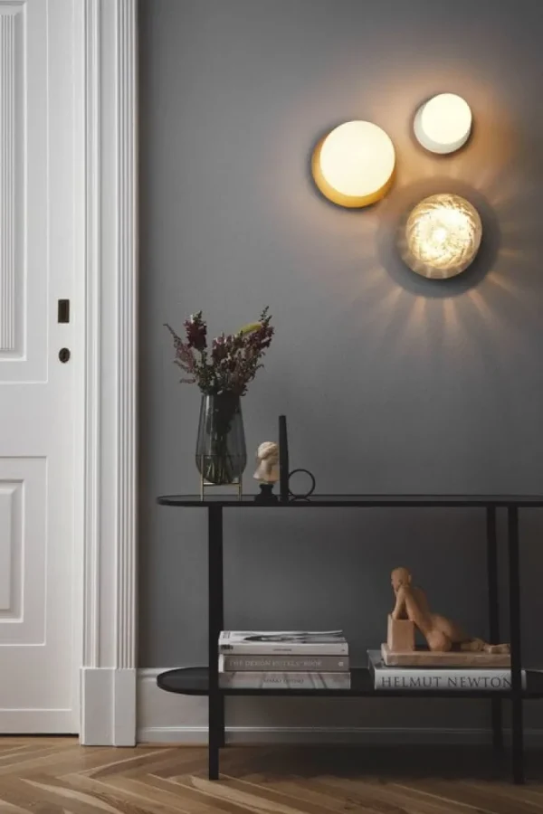 Anglepoise Wandleuchten | Deckenleuchten-Nuura Wand-/Deckenleuchte Liila 1, groß, goldfarben – Opalglas