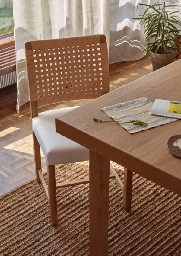 Massproductions Sitzgelegenheiten-Ornäs Näyttely Stuhl, Eiche - beiges Leder - Sitz aus Leinen
