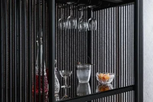 Audo Copenhagen Aufbewahrungsmöbel-Poiat Bastone Barschrank, Schwarz