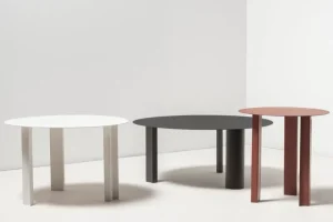 Artek Tische-Serax Metal Sculptures Beistelltisch, S, rote Rohre