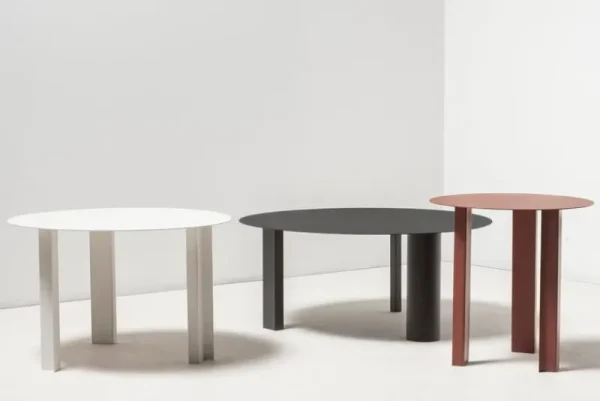 Artek Tische-Serax Metal Sculptures Beistelltisch, S, rote Rohre