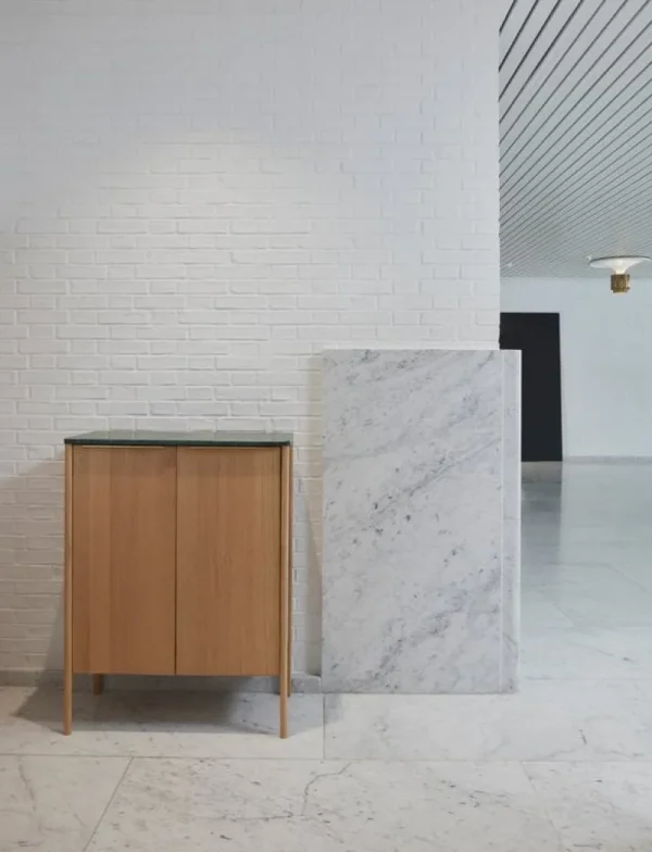 Skagerak Aufbewahrungsmöbel-Jut Hochschrank, Eiche – grüner Marmor