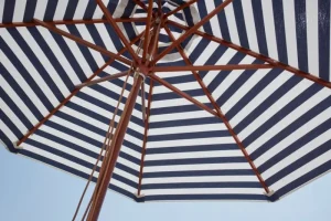 Skagerak Sonnenschirme^Messina Sonnenschirm ø 270 cm, gestreift, Blau – Weiß