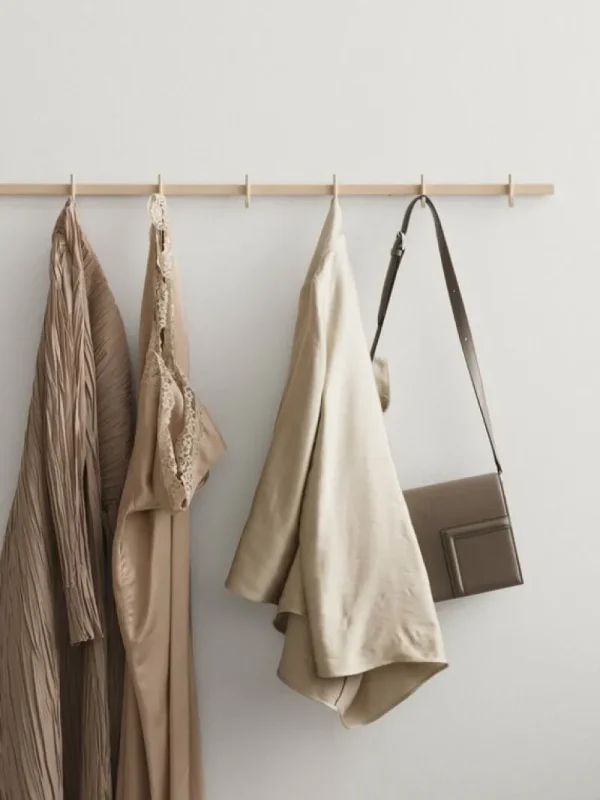 String Furniture Garderoben Und Kleiderbügel^Relief Hakenleiste, groß, 123 cm, Beige