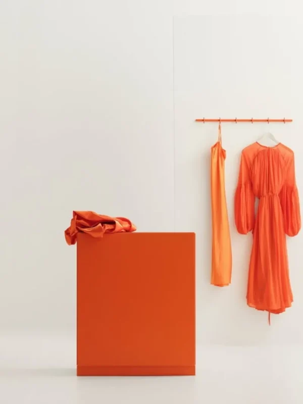 String Furniture Garderoben Und Kleiderbügel^Relief Hakenleiste, mittelgroß, 82 cm, Orange