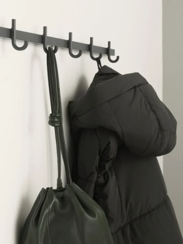 String Furniture Garderoben Und Kleiderbügel^Relief Hakenleiste, mittelgroß, 82 cm, Grau