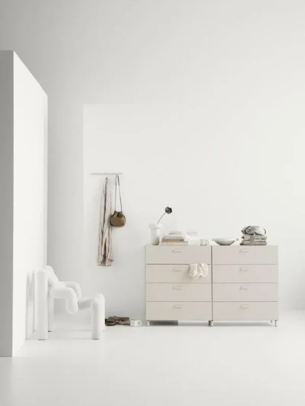 String Furniture Aufbewahrungsmöbel | Aufbewahrungsmöbel^Relief Kommode mit Beinen, breit, Beige