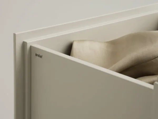 String Furniture Aufbewahrungsmöbel | Aufbewahrungsmöbel^Relief Kommode mit Beinen, breit, Beige