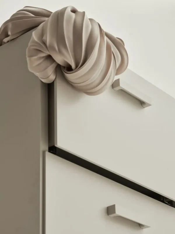 String Furniture Aufbewahrungsmöbel | Aufbewahrungsmöbel^Relief Kommode mit Beinen, hoch, Beige