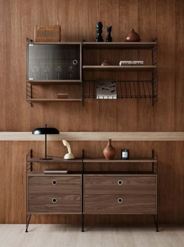 String Furniture Regale-String Vitrinenschrank mit Glasflügeltür, 58 x 30 cm, Walnuss