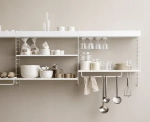 Audo Copenhagen Regale-String Furniture String-Metallstange, 71 cm, weiß
