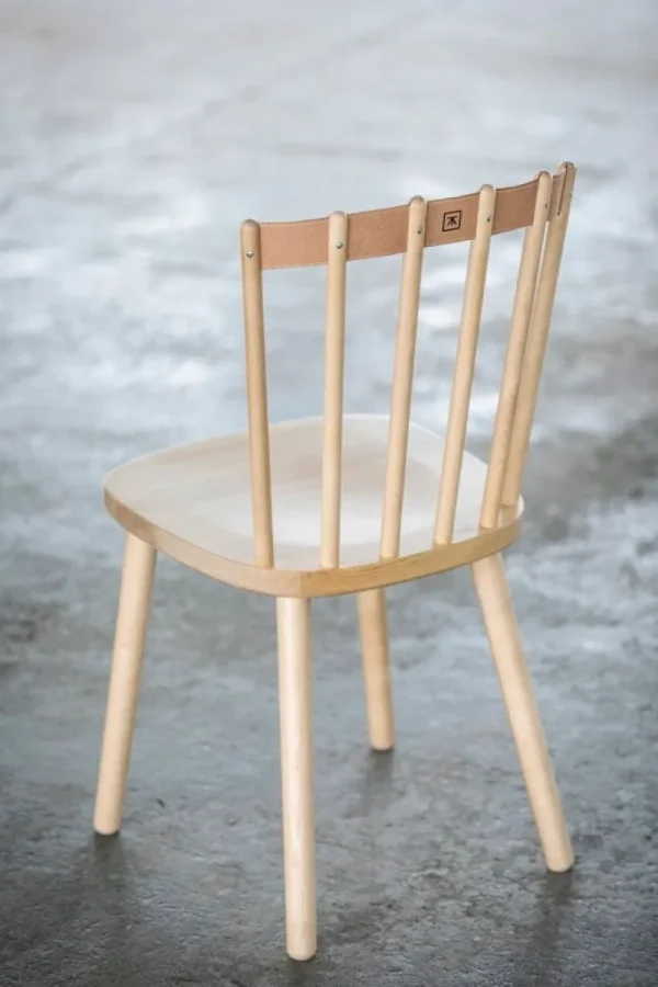 Tapio Anttila Collection Sitzgelegenheiten-Piena Stuhl, Birke lackiert