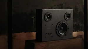 Transparent Unterhaltungselektronik^Steel Speaker