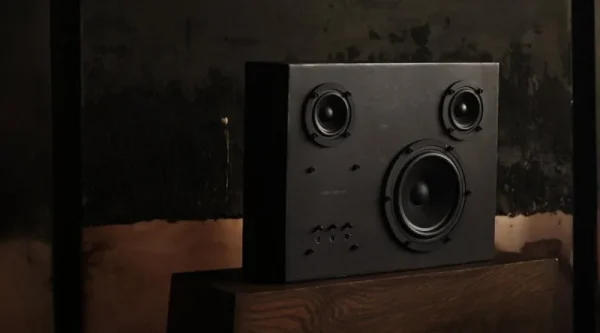 Transparent Unterhaltungselektronik^Steel Speaker
