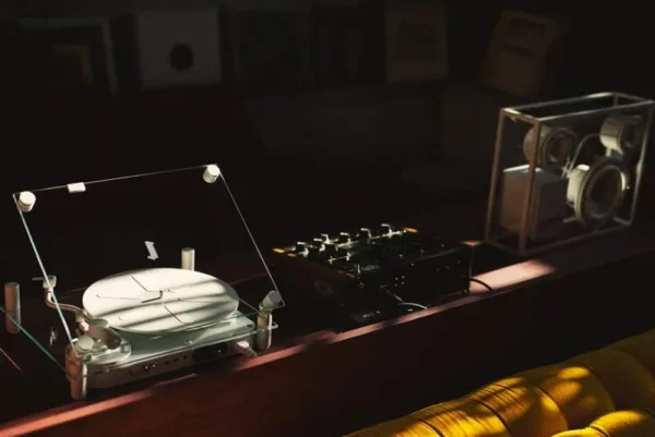 Transparent Unterhaltungselektronik^Turntable, weiß