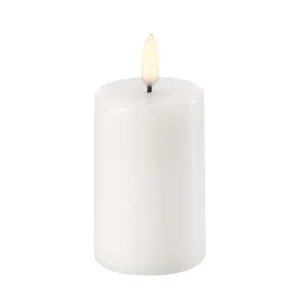 Audo Copenhagen Kerzen Und Kerzenhalter-Uyuni Lighting LED Stumpenkerze, 5 x 7,5 cm, Nordic White